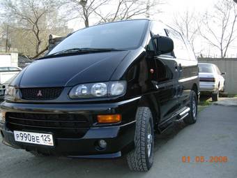 2001 Mitsubishi Delica Pictures