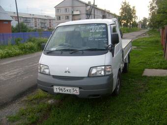 2001 Mitsubishi Delica Photos