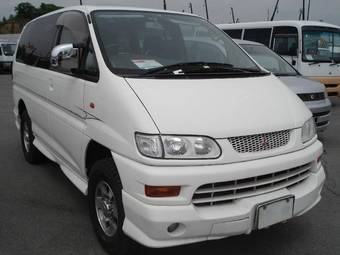 2001 Mitsubishi Delica Pictures