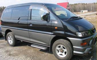 2001 Mitsubishi Delica Photos