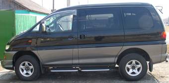 2001 Mitsubishi Delica Photos