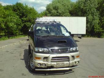 2001 Mitsubishi Delica Photos