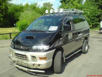 2001 Mitsubishi Delica Pictures