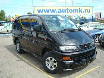 2001 Mitsubishi Delica Pictures