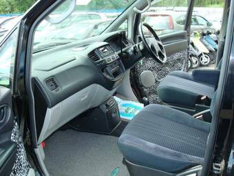 2001 Mitsubishi Delica Pictures