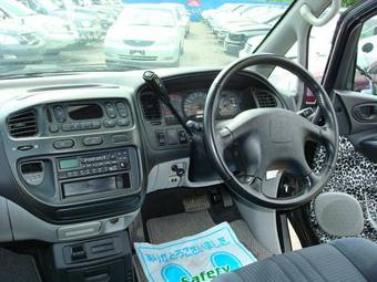 2001 Mitsubishi Delica Photos