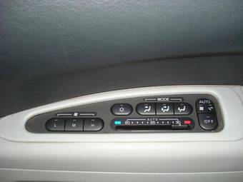 2001 Mitsubishi Delica Photos