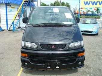 2001 Mitsubishi Delica Photos