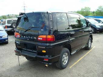 2001 Mitsubishi Delica Pictures