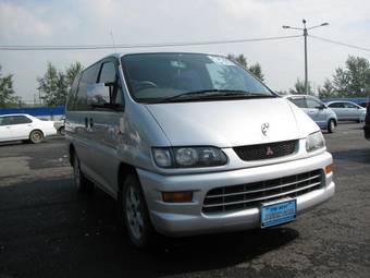 2001 Mitsubishi Delica Photos