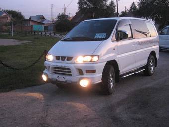 2001 Mitsubishi Delica Photos