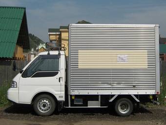 2001 Mitsubishi Delica Pictures