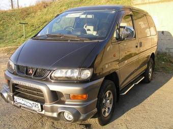 2001 Mitsubishi Delica Photos