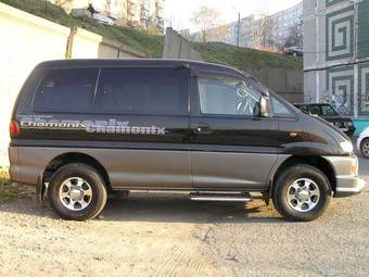 2001 Mitsubishi Delica Pictures