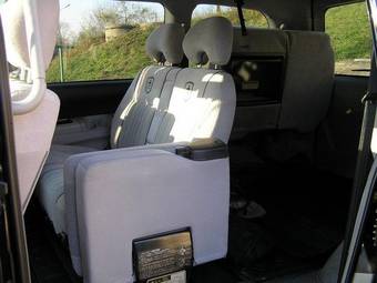 2001 Mitsubishi Delica Photos