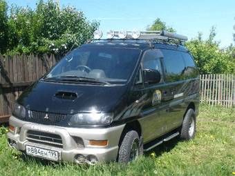 2001 Mitsubishi Delica Photos