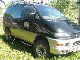 2001 Mitsubishi Delica Pictures