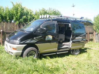 2001 Mitsubishi Delica Photos