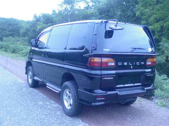 2001 Mitsubishi Delica Photos