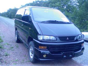2001 Mitsubishi Delica Pictures