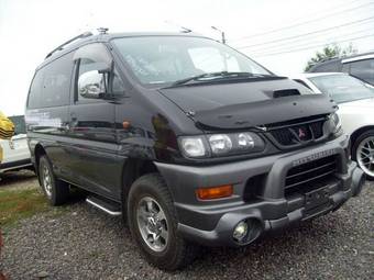 2001 Mitsubishi Delica Pictures