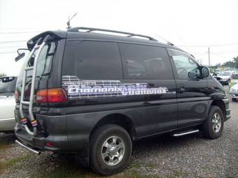 2001 Mitsubishi Delica Photos