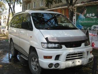 2001 Mitsubishi Delica Photos
