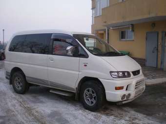 2002 Mitsubishi Delica Pictures