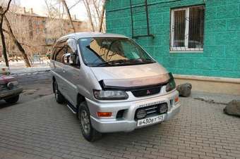 2002 Mitsubishi Delica Photos