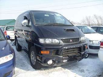 2002 Mitsubishi Delica Photos