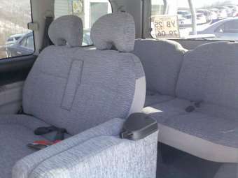 2002 Mitsubishi Delica Pictures