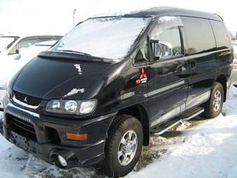 2002 Mitsubishi Delica Pictures