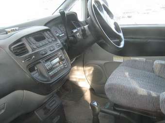 2002 Mitsubishi Delica Photos