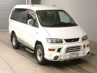 2002 Mitsubishi Delica Pictures