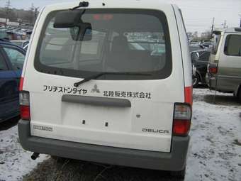 2002 Mitsubishi Delica Pictures