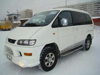 2002 Mitsubishi Delica Pictures