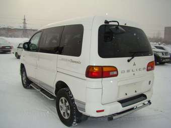 2002 Mitsubishi Delica Photos