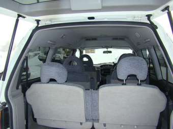 2002 Mitsubishi Delica Photos