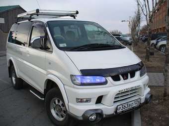 2002 Mitsubishi Delica Pictures
