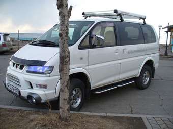 2002 Mitsubishi Delica Photos