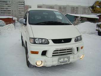 2002 Mitsubishi Delica Images