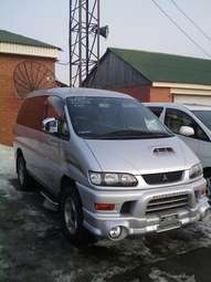 2002 Mitsubishi Delica Pictures