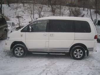 2002 Mitsubishi Delica Pictures