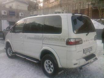 2002 Mitsubishi Delica Pictures