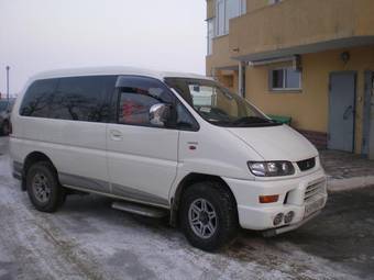2002 Mitsubishi Delica Pictures