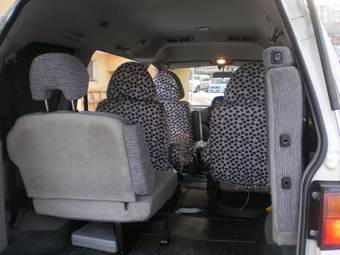 2002 Mitsubishi Delica Photos