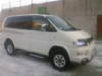 2002 Mitsubishi Delica Photos