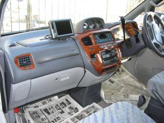 2002 Mitsubishi Delica Photos