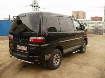 2002 Mitsubishi Delica Pictures