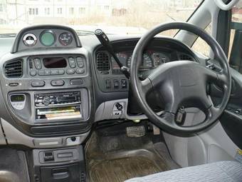 2002 Mitsubishi Delica Pictures